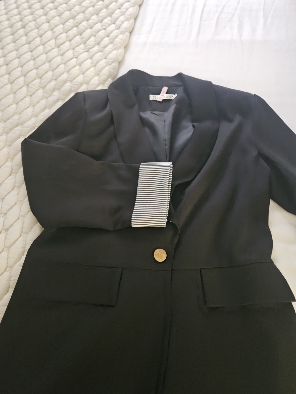 Oversized Single-Button Blazer - Picture 2 of 6
